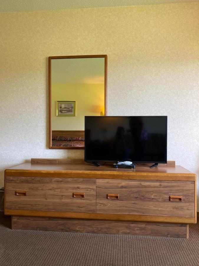 Amerivu Inn Prentice Exteriér fotografie