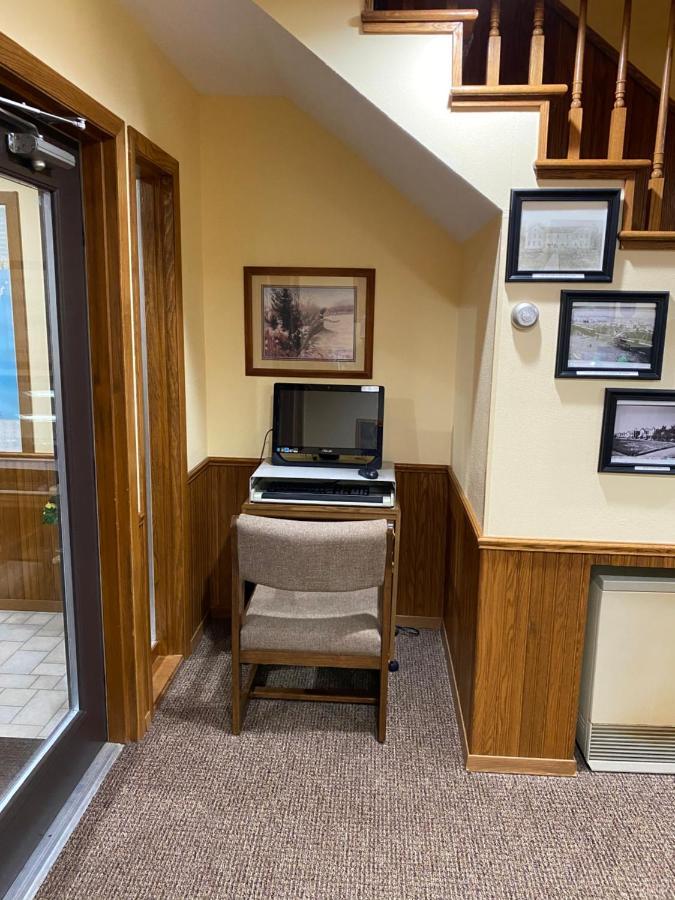 Amerivu Inn Prentice Exteriér fotografie