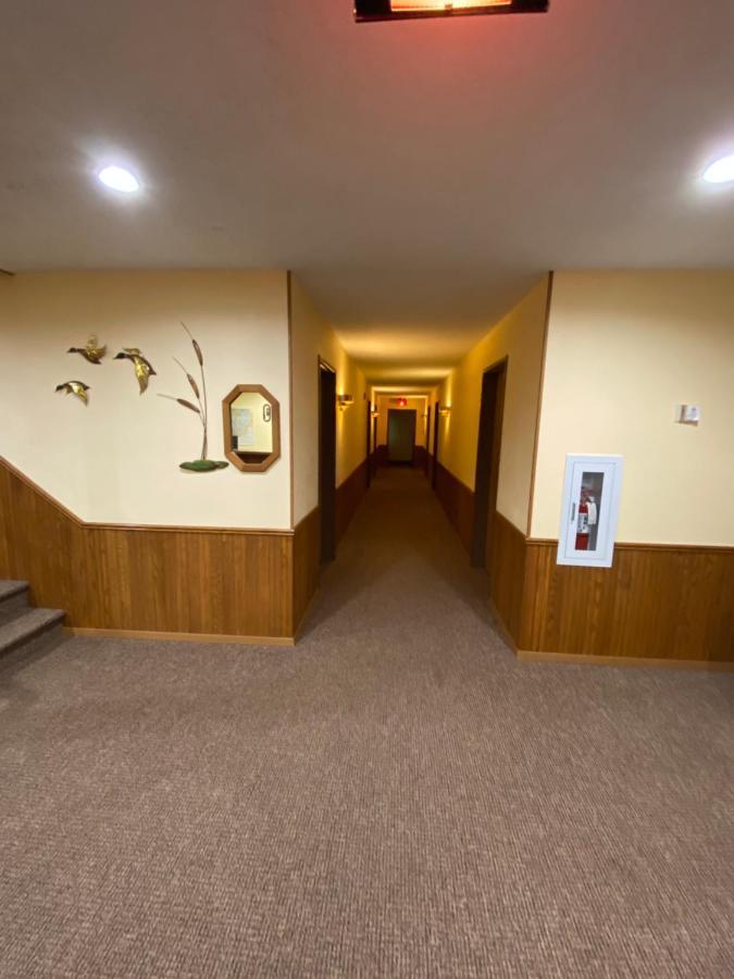 Amerivu Inn Prentice Exteriér fotografie